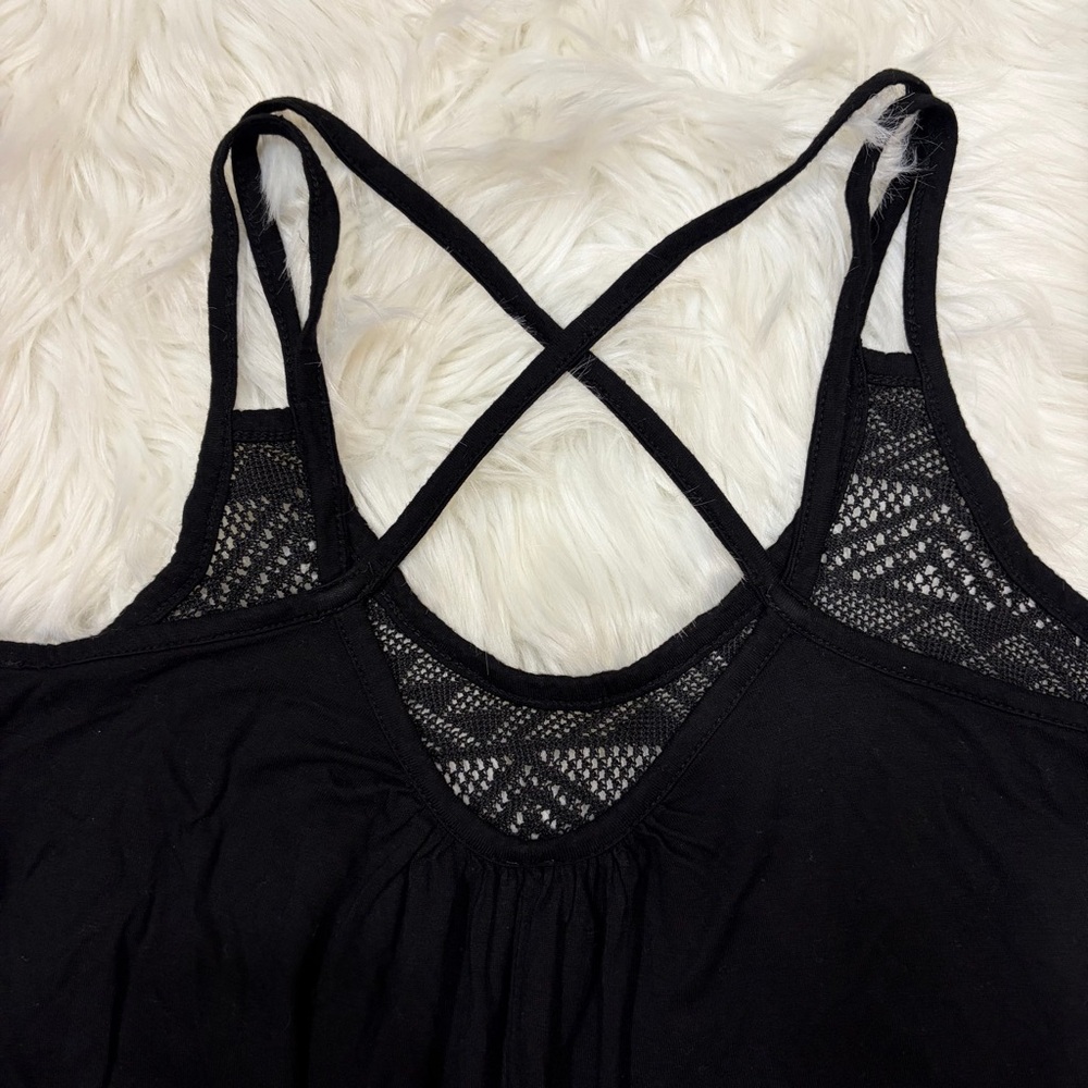 3/$15 Black cropped tank top - Picture 5 of 7